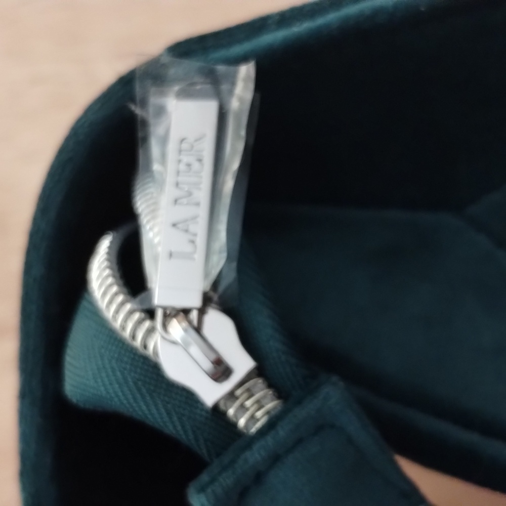 Two La Mer makeup bags - Picture 3 of 6